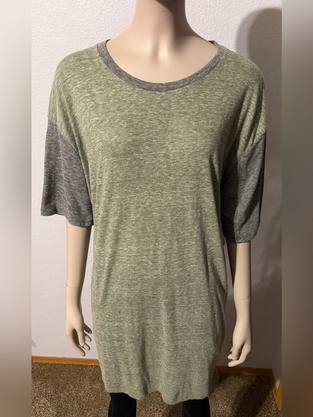 OVERSIZED MEDIUM NWT C PICS CLOSET CLEAR OUT ON ALL LULAROE MAKE AN OFFER BUNDLE